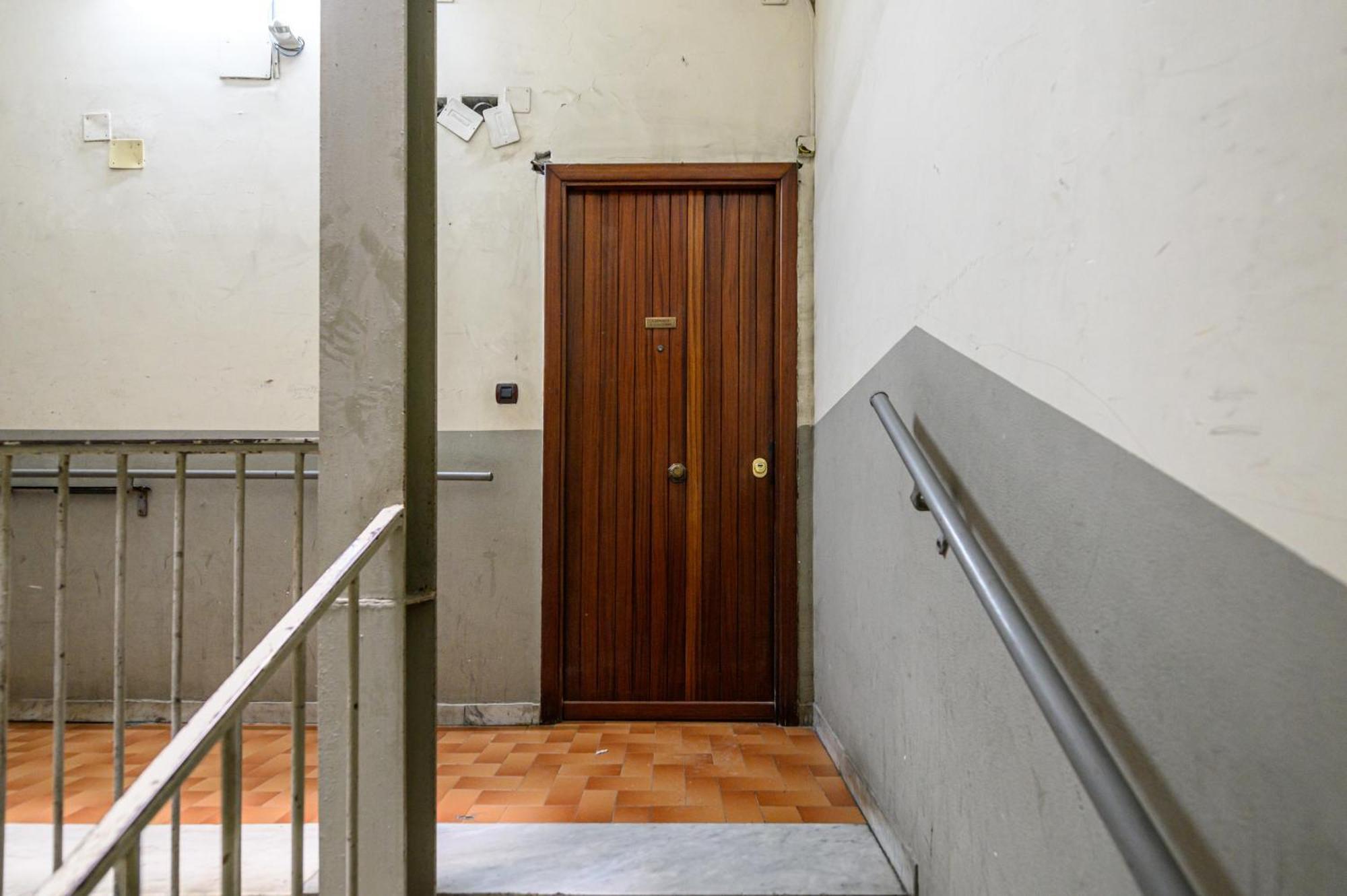 Via Nuova Marina 121 - 2 * Napoli