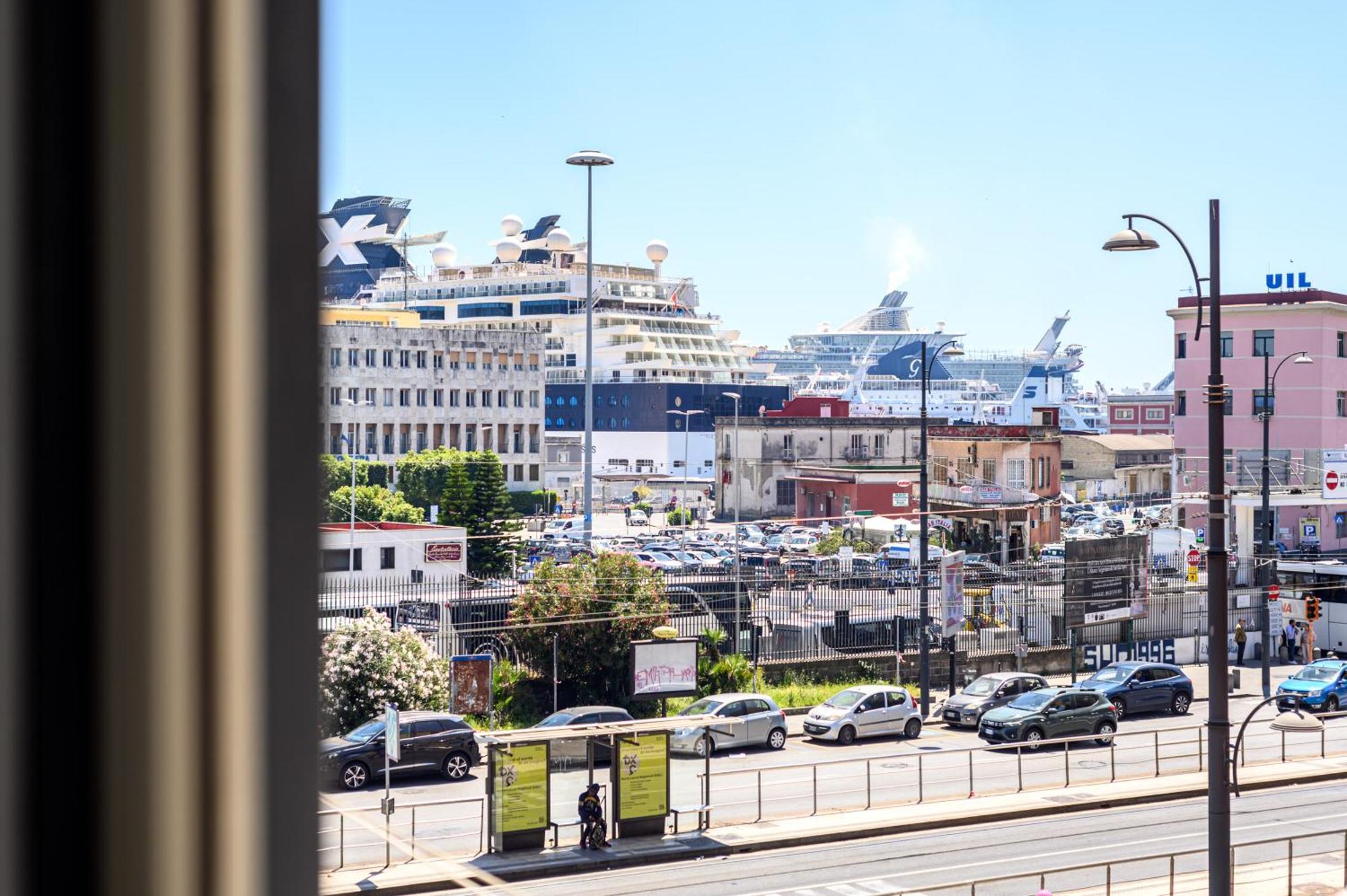 Via Nuova Marina 121 - 2 Napoli